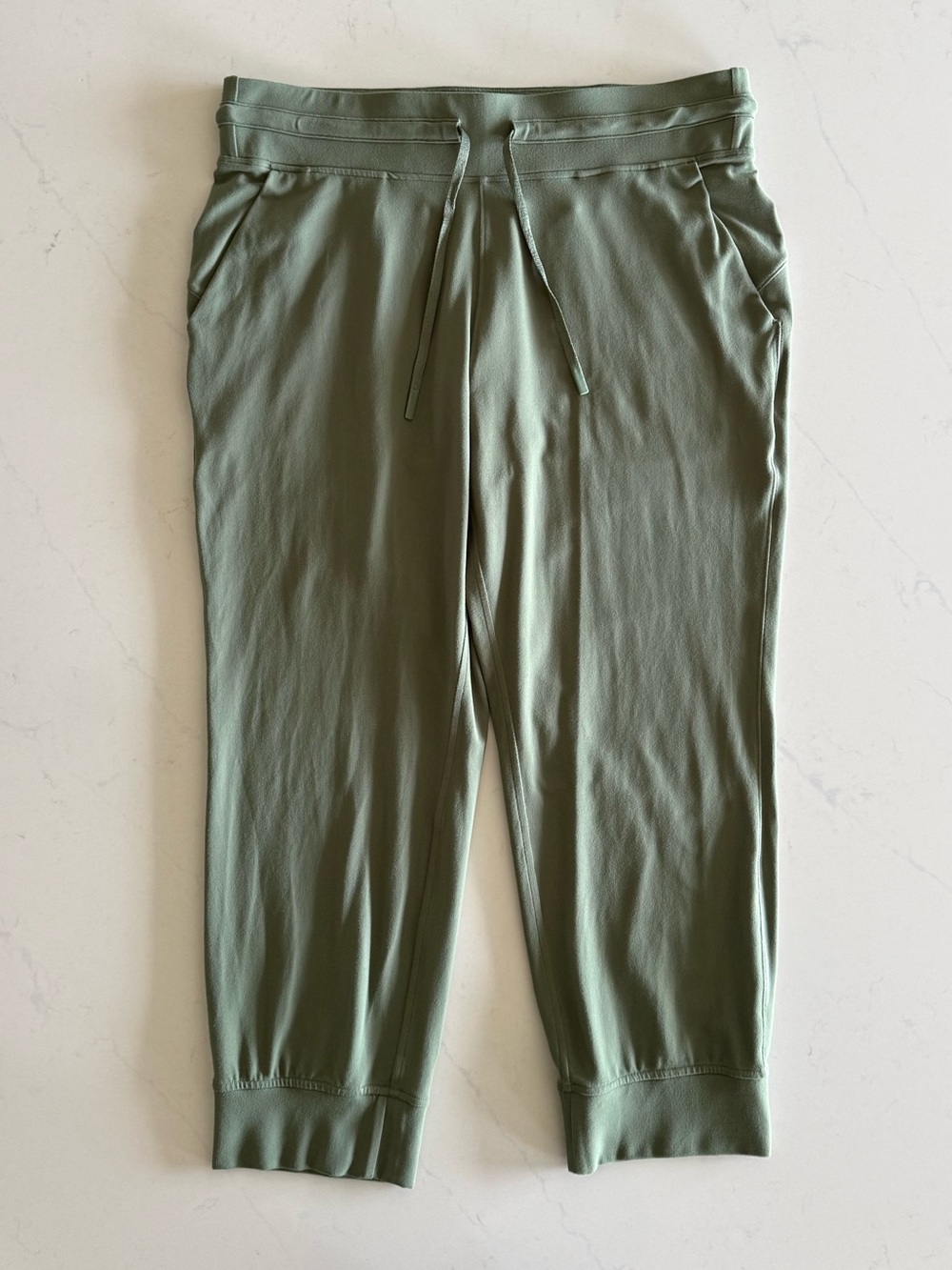 lululemon ready to rulu jogger crop